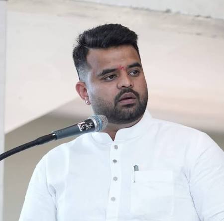 जेल में प्रज्वल रेवन्ना के मोबाइल में मिले पोर्न वीडियो, जेल के अंदर 2 लाख तक में बिकता था फोन